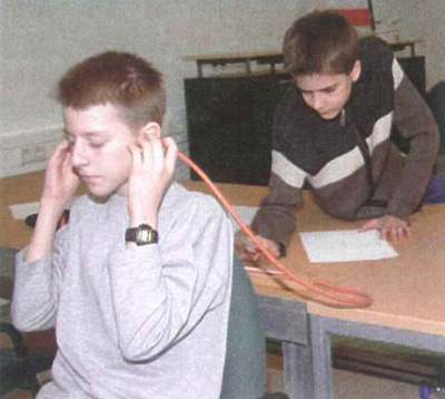 Two pupils doing the experiment “direction hearing”